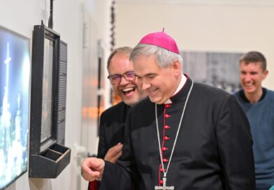 Tikėjimo šimtmetis iš arti
