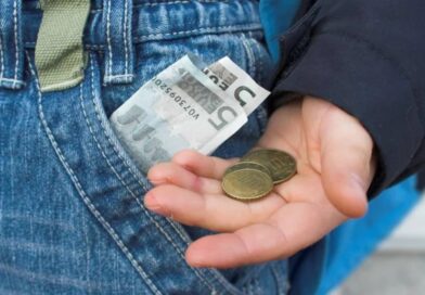 Prasidėjus mokslo metams, tėvai sprendžia ne tik, kokių priemonių reikės mokyklai, bet ir kiek pinigų skirti vaikų kasdienėms reikmėms.