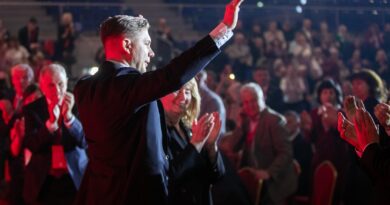 Premjerui Mindaugui Sinkevičiui ir jo vadovaujamai Vyriausybei skaičiuojant pirmąsias šimtą darbo dienų, valdančiosios koalicijos partijų lyderiai sako pozityviai vertinantys ministro pirmininko startą pareigose.