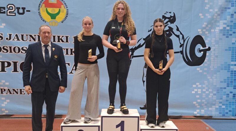 Panevėžyje vykusiame Lietuvos jaunių (iki 17 metų) sunkiosios atletikos čempionate puikiai pasirodė Panevėžio Raimundo Sargūno sporto gimnazijos auklėtiniai, iškovoję čempionų titulus bei medalius.